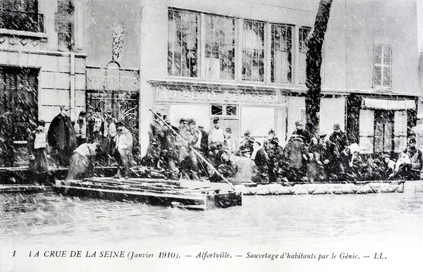 Staré pohlednice ze záplavy Paříž v lednu 1910 — Stock fotografie