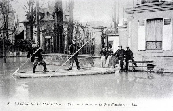 1910 年 1 月的巴黎水灾旧明信片 — 图库照片