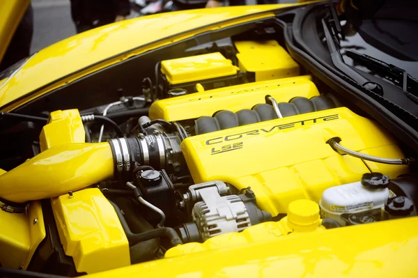 Une corvette jaune exposée — Photo