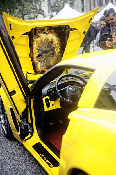 Een gele Corvette blootgesteld — Stockfoto