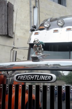 Büyük zengin Amerikan kamyon kişiselleştirilmiş sunum