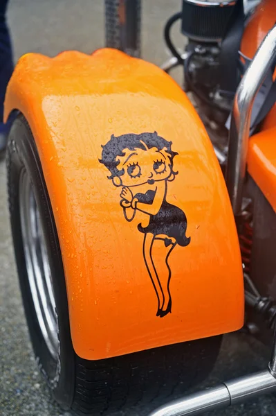 Desenho Betty Boop no pára-lamas de um triciclo — Fotografia de Stock