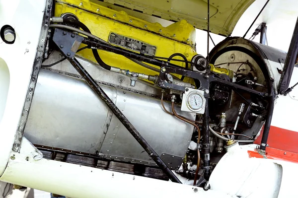 Detalhe de um motor de um velho biplano Stampe — Fotografia de Stock