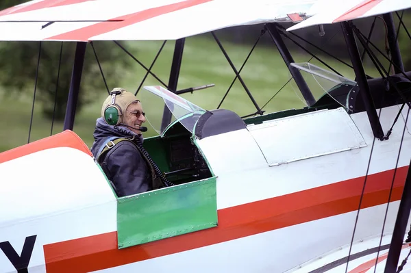 Pilot of a biplane happy after landing — Stock Photo, Image