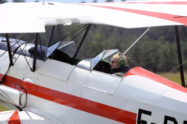 İndikten sonra mutlu bir çift kanatlı pilot