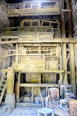 bir atölye Roussillon koyu sarı fabrika