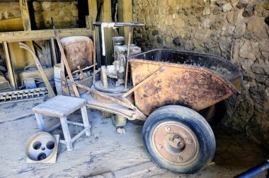 bir atölye Roussillon koyu sarı fabrika