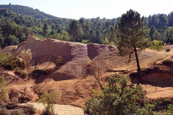 Paisaje rojo excavado por seis generaciones de mineros ocre Colorado Pr — Foto de Stock