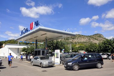 Fransız süpermarket servis istasyonu