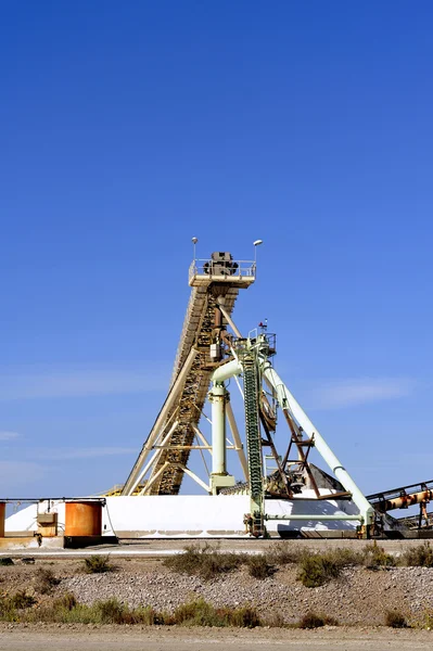 Webbplatsen fungerar företaget saltlösning aigues-mortes — Stockfoto