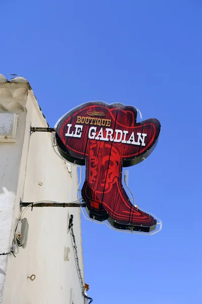 "the guardian" winkel in saintes-maries-de-la-mer — Stockfoto