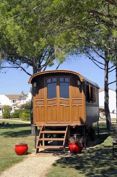 Gypsy caravan gebruikt als decoratie — Stockfoto