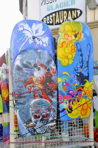 Magasin de vêtements de plage dans la ville de Saintes-Maries-de-la-Mer — Photo