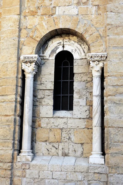 Architectural detail of the church of Saintes-Maries-de-la-Mer — Stock Photo, Image