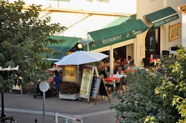 Restaurant in the city center of Saintes-Maries-de-la-Mer — Stock Photo, Image