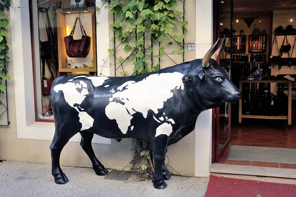 Bull before a leather Aigues-Mortes — Stock Photo, Image