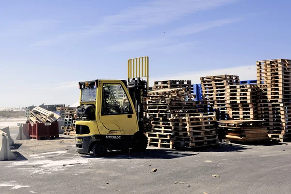 Handling and storage of pallets — Stock Photo, Image