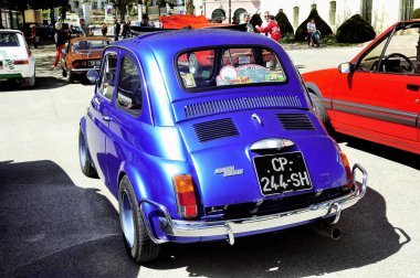 Donatılmış eski Fiat 500 Abarth yarış