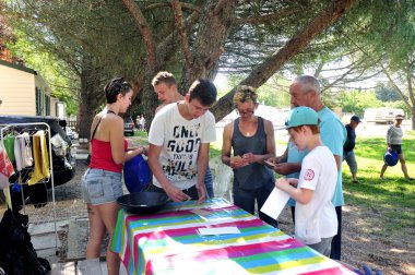 Hazine avı bir Fransız Kamp yerinde düzenlenen