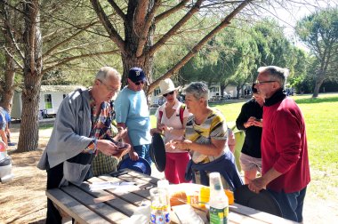 Hazine avı bir Fransız Kamp yerinde düzenlenen