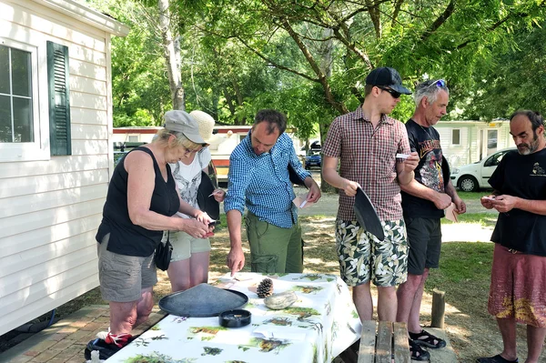 Treasure hunt organized in a French campsite — Stock Photo, Image