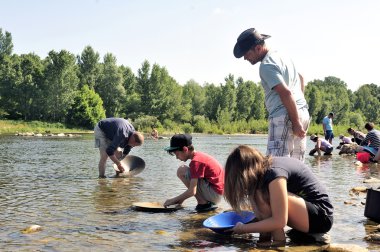 her yaştan altın Araştırmacılar gardon Nehri üzerinde