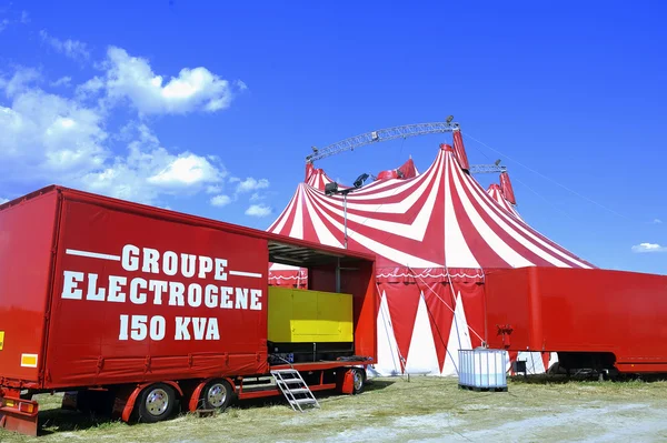 Namiot cyrku zainstalowany gotowy do reprezentacji — Zdjęcie stockowe
