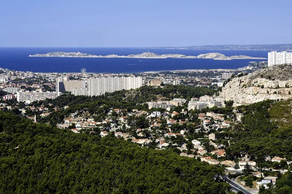 Nagy idézett a magasban a Marseille népszerű épület — Stock Fotó