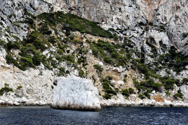 Cassis ve Marseille arasındaki kıyı manzara