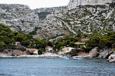 Cassis ve Marseille arasındaki kıyı manzara