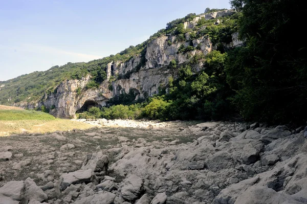 Gardon tamamen kuru nehir yatağı — Stok fotoğraf