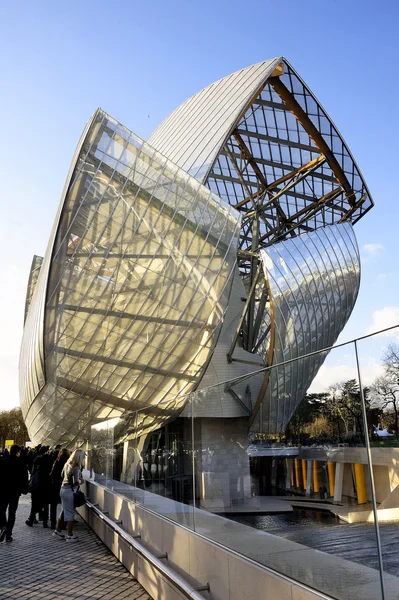 Museum of Contemporary Art of the Louis Vuitton Foundation – Stock  Editorial Photo © Gilles_Paire #95747358