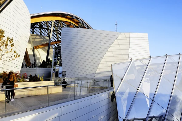 Museum of Contemporary Art of the Louis Vuitton Foundation – Stock  Editorial Photo © Gilles_Paire #95747358