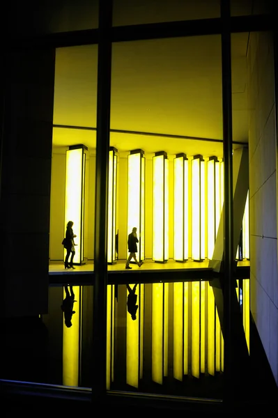 当代艺术博物馆的 Louis Vuitton 基础 — 图库照片