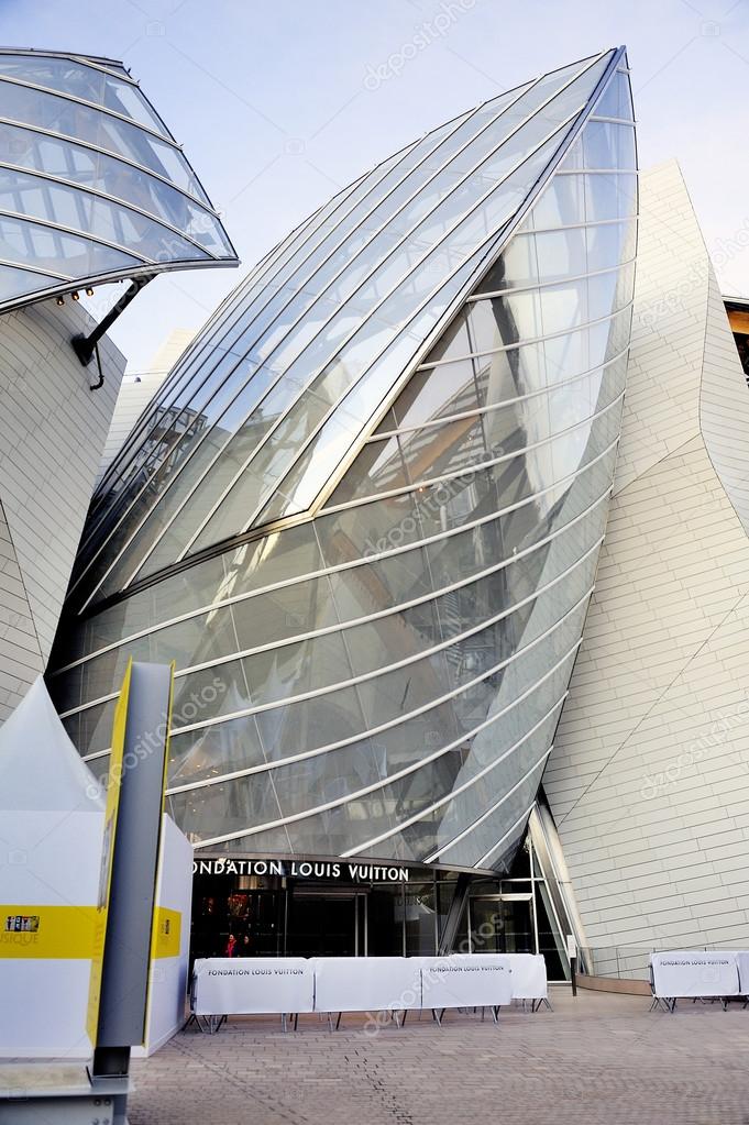 Museum of Contemporary Art of the Louis Vuitton Foundation – Stock  Editorial Photo © Gilles_Paire #95751384