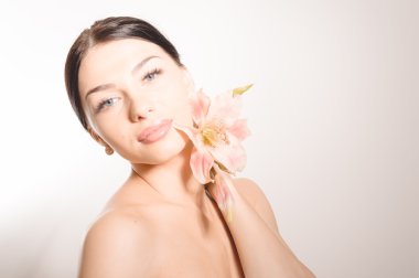 Lilly çiçek bu güzel hanımla. Mükemmel cilt.