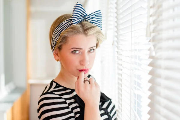 Pinup young woman having fun on the balcony — Stock Photo, Image