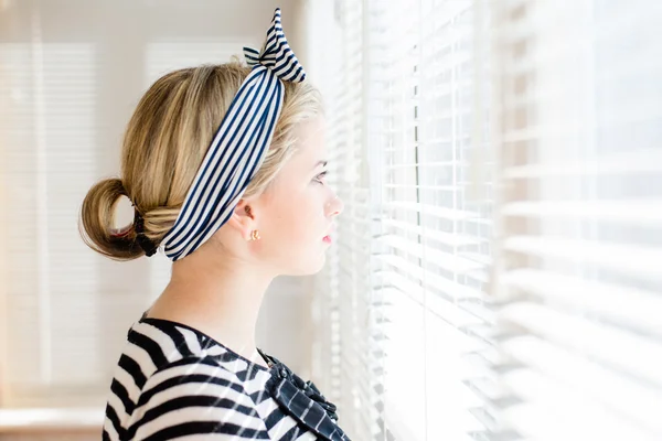 Pinup young woman having fun on the balcony — Stock Photo, Image