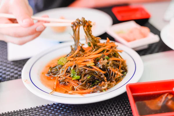 Traditional Seaweed Salad Carrot White Plate Chinese Buffet Restaurant — Stock Photo, Image