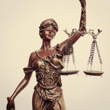 themis Tanrıça veya Bayan adalet açık renkli ölçek gözleri bağlı tutan portre resim