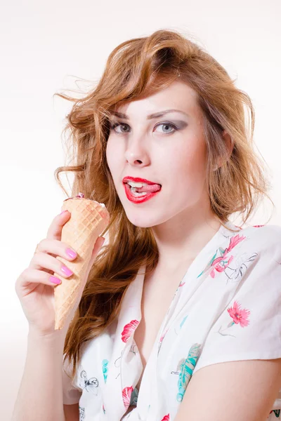 Girl eating ice cream cone — Stock Photo, Image