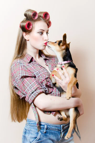 Young woman kissing puppy — Stock Photo, Image