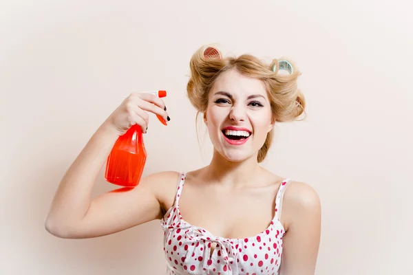 Pinup lady holding sprinkler and spraying — Stock Photo, Image