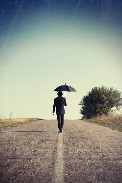 Επιχειρηματίας με μαύρη ομπρέλα — Φωτογραφία Αρχείου