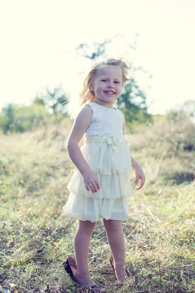 Niña feliz —  Fotos de Stock