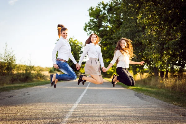 3 jumping lány — Stock Fotó