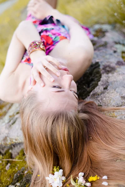 Girl laying on stone — Stock Photo, Image