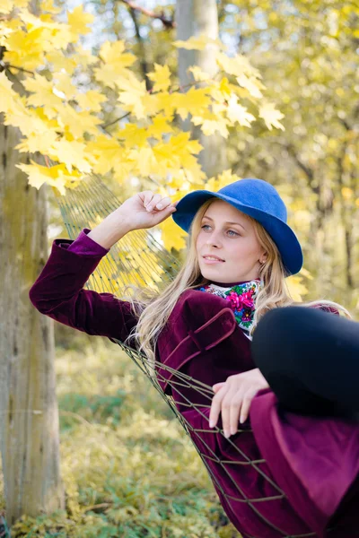 Joven mujer hipster — Foto de Stock