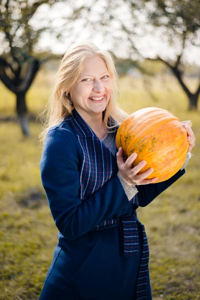 Woman with pumpkin — Stock Photo, Image