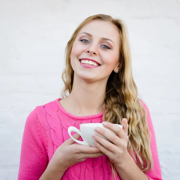 Drinking hot tea — Stock Photo, Image